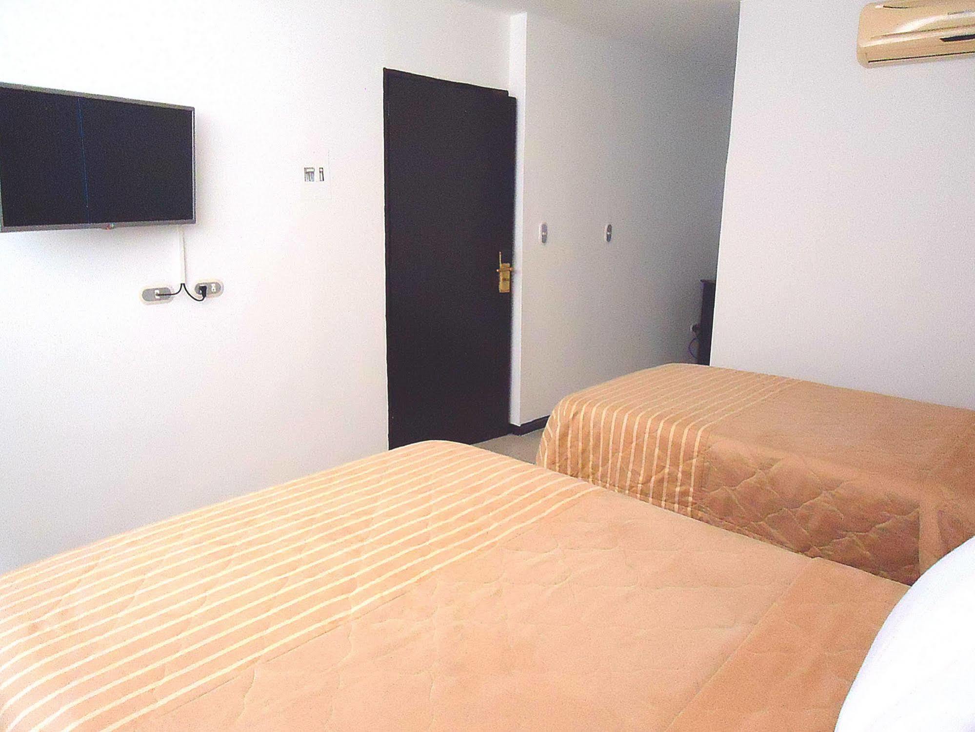 Granada Inn Hotel カリ エクステリア 写真